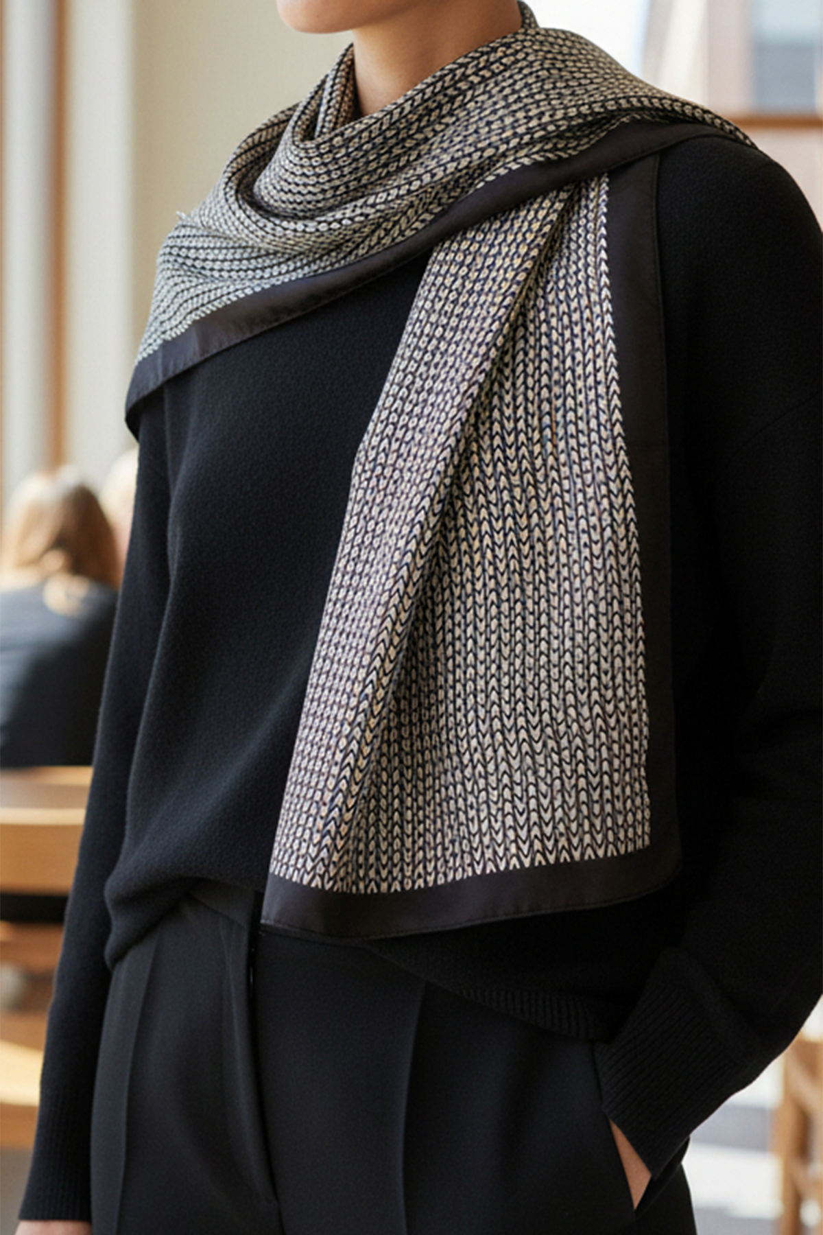 WH 35.5" GEOMETRIC V SQ SCARF