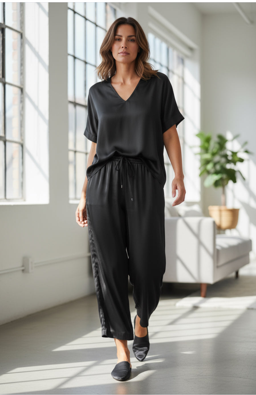 BK SATIN VNECK TOP