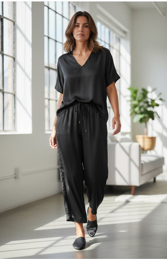 BK SATIN VNECK TOP